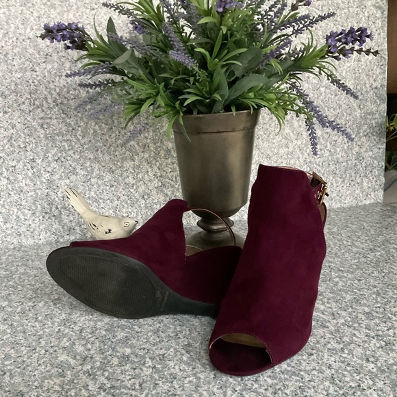 Guess Suede Wedge Shoes - Picture 3 of 5